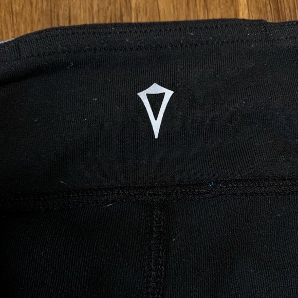 IVIVVA Lululemon Girls Capri Leggings 12 Reversible Cropped Girl NY Hearts Black - Picture 5 of 8